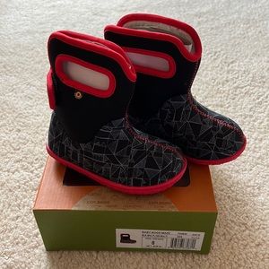 NIB toddler boy 8 Bogs BabyBogs Maze red and black insulated pull on boots
